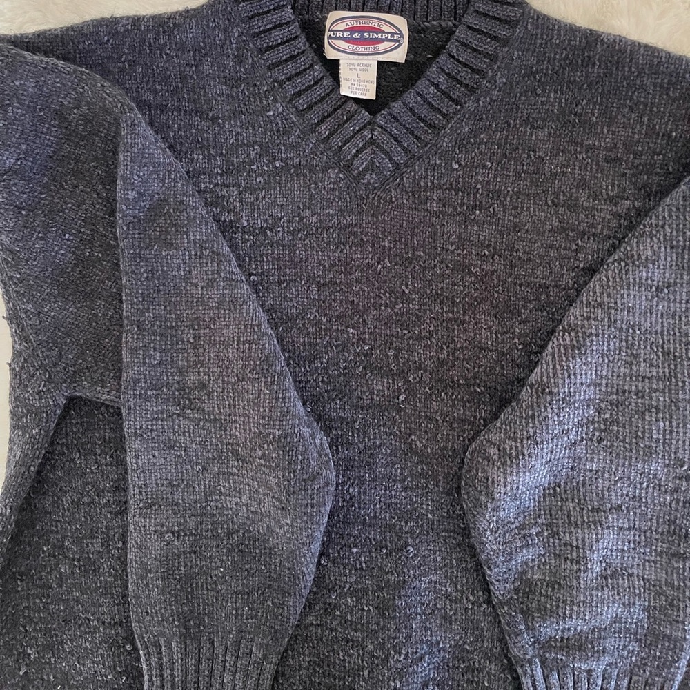 Pure & Simple Sweater - Picture 4 of 8